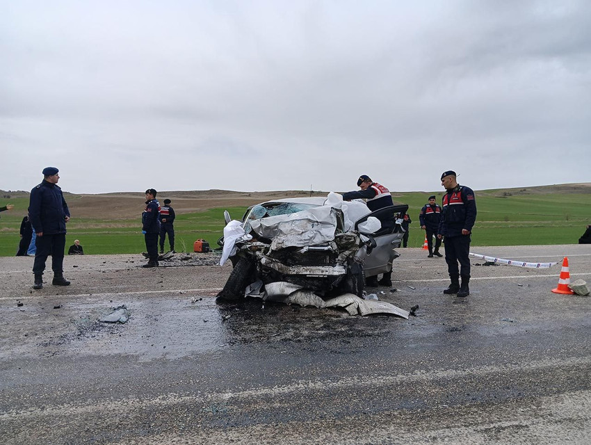 Ankara'da korkunç kaza: 2'si çocuk 6 kişi hayatını kaybetti - Resim: 1