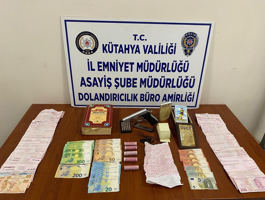 Vatandaşların inançlarını, umutlarını ve paralarını çalan üfürükçüler yakalandı - Resim: 4