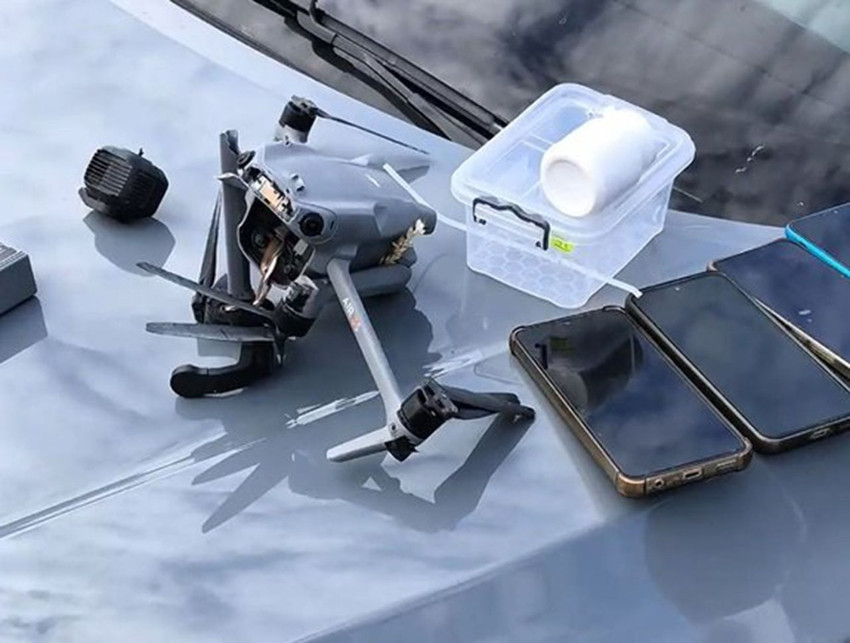 İzmir'de polis ''şüphelendiği'' dronu vurup düşürdü, bakın içinden neler çıktı - Resim: 2