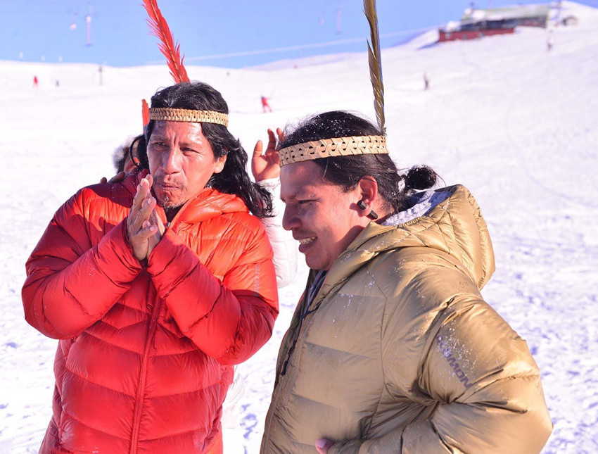 Dünyadan izole yaşayan kabile üyeleri Türkiye'de ilk kez karla tanıştı - Resim: 2