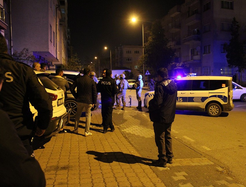 Tüfekle etrafa ateş açan şahıs 3 saatte ikna edildi - Resim: 1