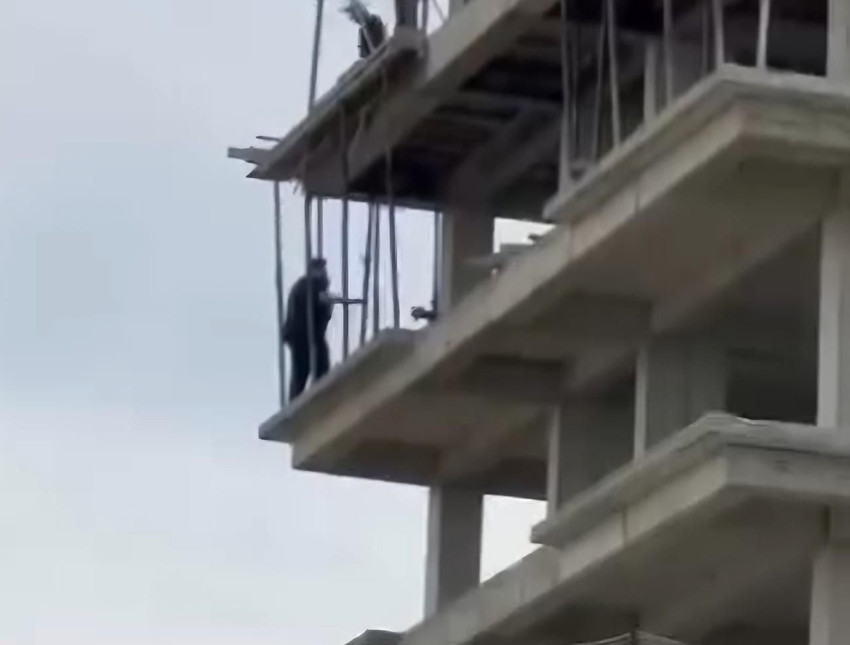 Bir baba kucağında 2 yaşındaki kızıyla intihara kalkıştı! - Resim: 1