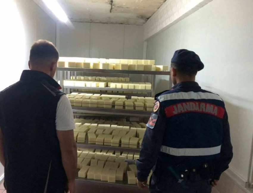 Tam 5 tonluk mide bulandıran operasyon: Peynir diye bakın ne yedireceklerdi - Resim: 3