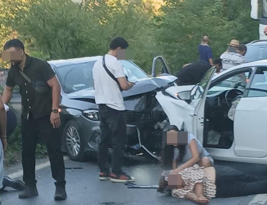 İstanbul'da 2 araç kafa kafaya çarpıştı, 2 aylık minik bebek öldü! - Resim: 1