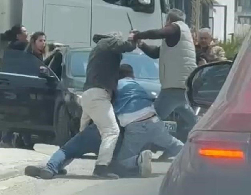 Trafikte satırlı ''yol verme'' kavgası kamerada - Resim: 1