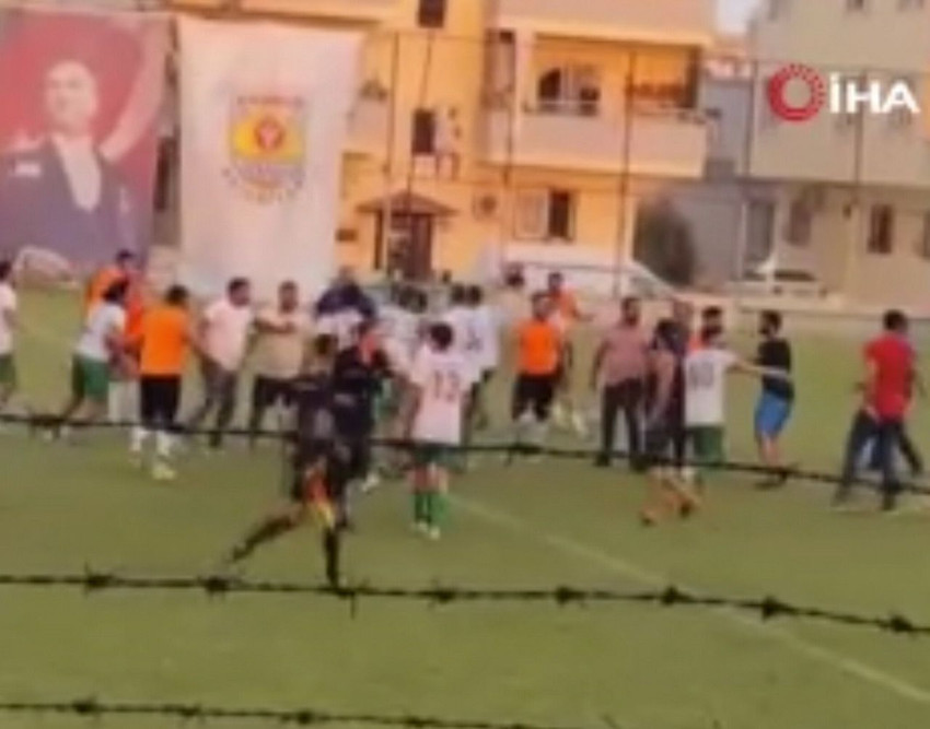 Futbol turnuvasında sahanın içi savaş yerine döndü - Resim: 4