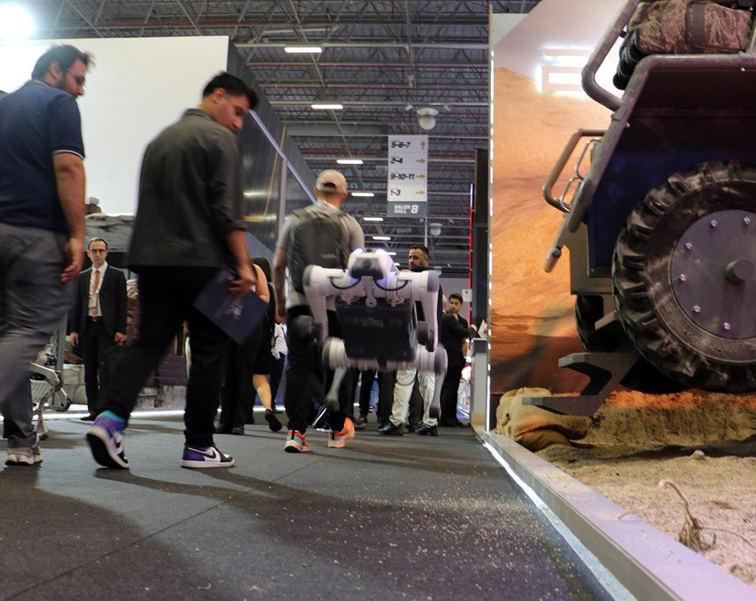 IDEF'in ilgi odağı robot köpekler oldu: Yaptıklarına kimse inanamadı - Resim: 1