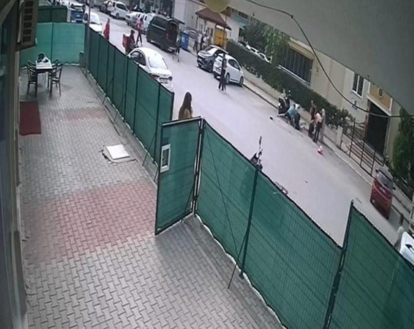 Sokak ortasında dehşet! Bıçaklı saldırıya uğrayan kadının çığlıklarına koştular - Resim: 4