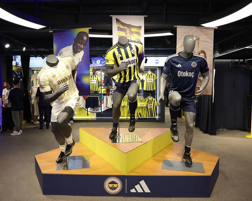 Fenerbahçe'nin 120. yıla özel yeni sezon formaları görücüye çıktı - Resim: 4