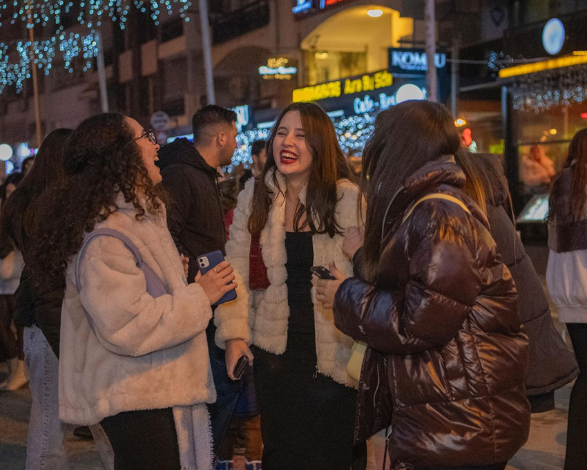 Kuşadası sokak partisi ile uyumadı - Resim: 4