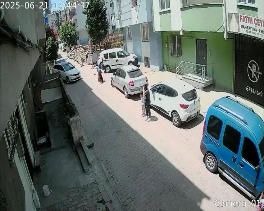 Direksiyon başında yardım isteyen kadın kabusu yaşadı - Resim: 2