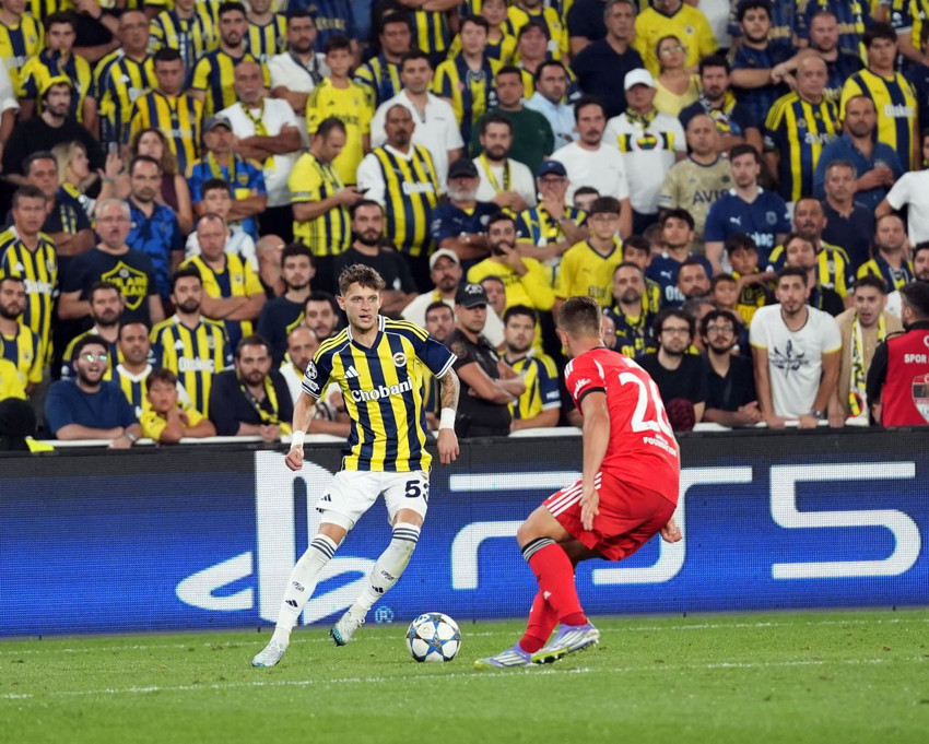 Fenerbahçe, 10 kişi kalan Benfica ile Kadıköy'de berabere kaldı - Resim: 1