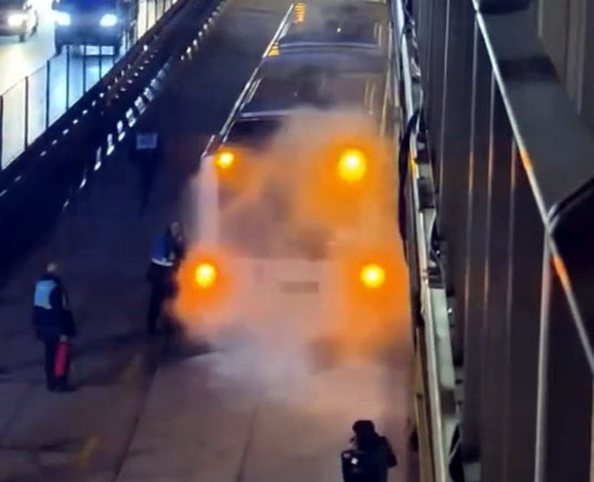 İstanbul'da metrobüsün motorunda yangın paniği - Resim: 1