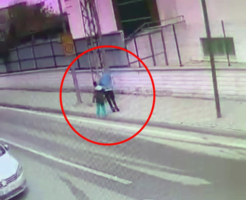 Elektrik direğinden kopan kablo bir çocuğun kabusu oldu - Resim: 3