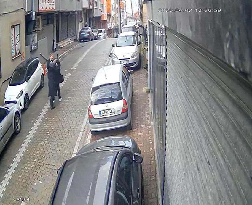 Kadınların sosyal medya kavgası sokağa taşındı: Döve döve bayılttılar! - Resim: 2