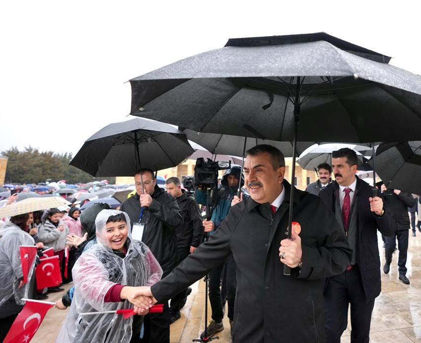 Anıtkabir'de 23 Nisan... Bakan Tekin, öğrencilerle gitti, Cumhurbaşkanı Erdoğan bu yıl da katılmadı - Resim: 4
