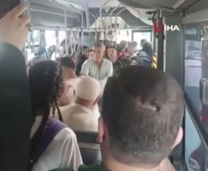 Taciz iddiası otobüsü karıştırdı, tekme tokat kavga ettiler - Resim: 4