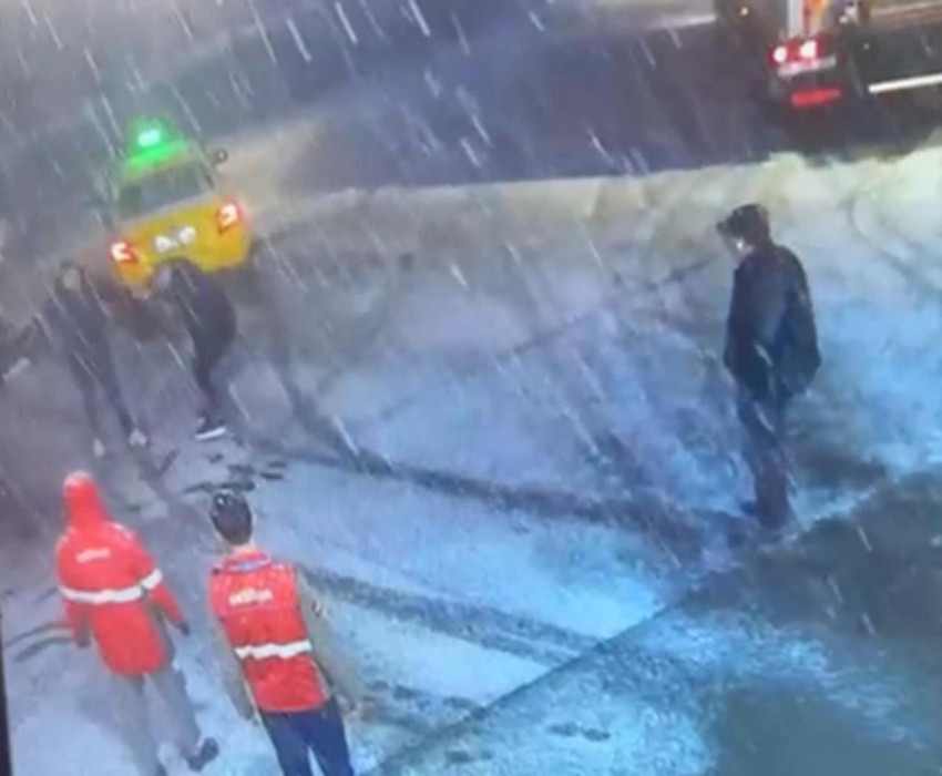 Akaryakıt istasyonunda iş insanına bıçaklı saldırı kamerada - Resim: 3