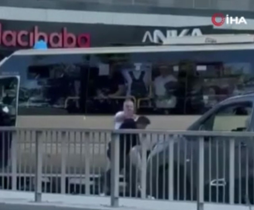 İstanbul trafiğinde ''kornaya niye basıyorsun'' kavgası: Tekme tokat saldırdı - Resim: 4