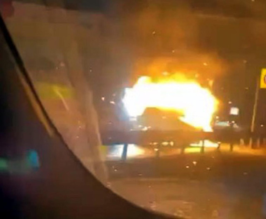 İstanbul trafiğinde korku dolu anlar: Seyir halindeyken alev topuna döndü - Resim: 1