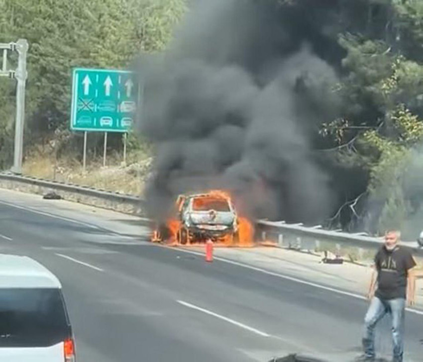 Otoyolda otomobilde çıkan yangın ormana sıçradı - Resim: 1