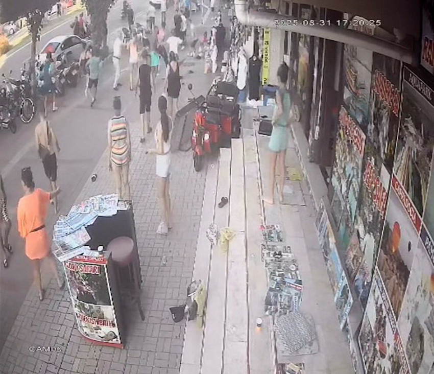 Tuistler ile esnaf birbirine girdi: Taş ve sopalar havada uçuştu - Resim: 4