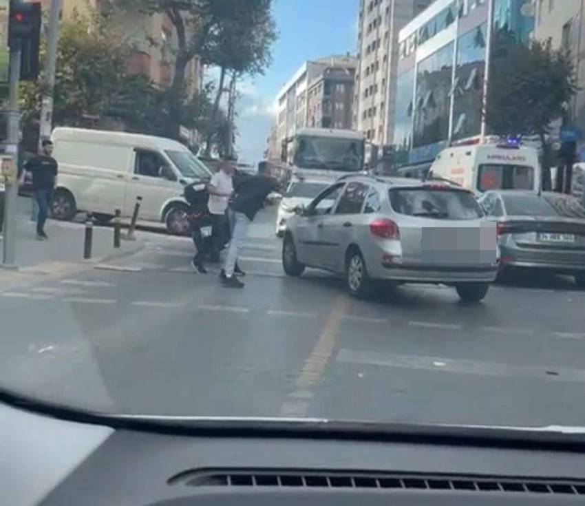 İstanbul trafiğinde sopalı, biber gazlı yol verme kavgası - Resim: 1