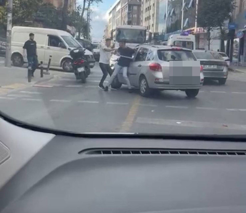 İstanbul trafiğinde sopalı, biber gazlı yol verme kavgası - Resim: 2