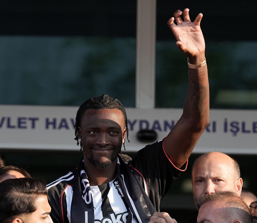 Beşiktaş'ın yeni golcüsü Tammy Abraham İstanbul'a geldi - Resim: 1