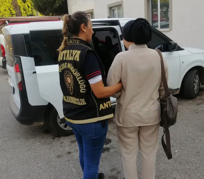 0850'li telefonlardan arayan vurgun çetesi çökertildi - Resim: 4