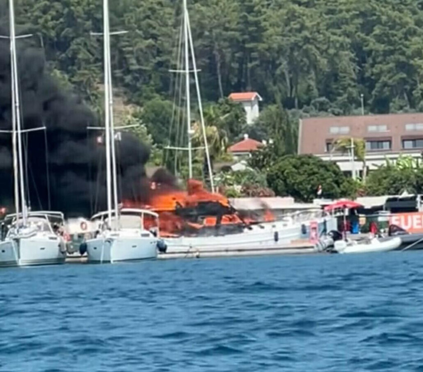 Fethiye'de marinaya bağlı motoryat alev alev yandı - Resim: 1