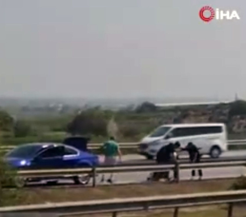 Trafik magandaları otoyolu savaş yerine çevirdi: Döverek bayıltıp, suyla ayılttlar - Resim: 2