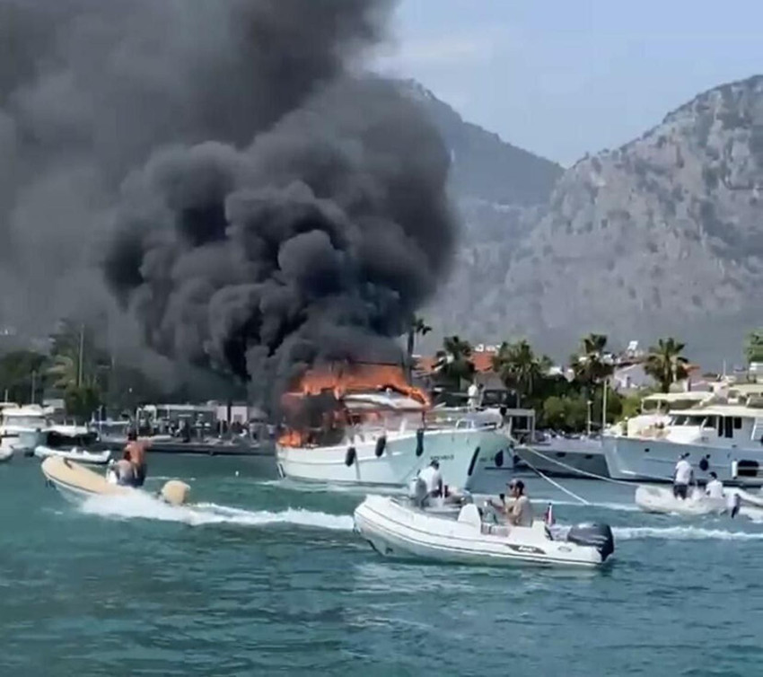 Fethiye'de marinaya bağlı motoryat alev alev yandı - Resim: 2