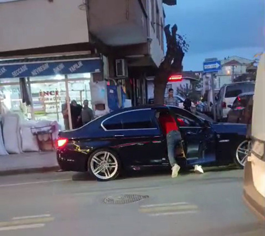 Sokak ortasında ''ihanet'' cinayeti: Aracın içerisinde defalarca bıçakladı - Resim: 1