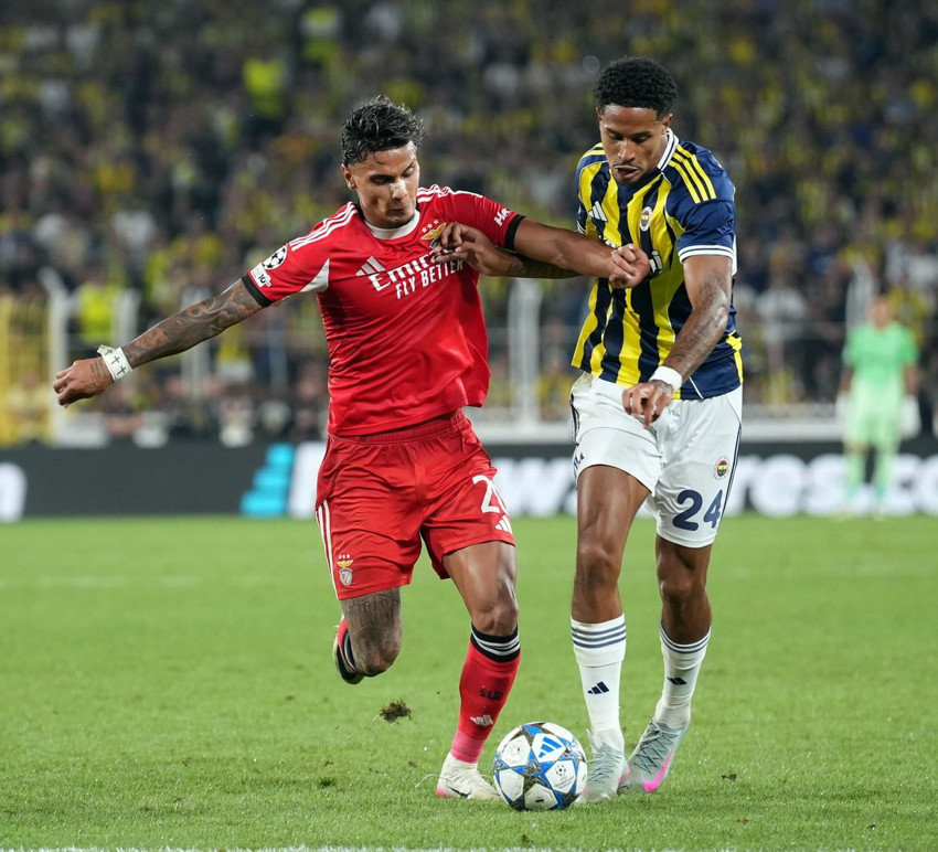 Fenerbahçe, 10 kişi kalan Benfica ile Kadıköy'de berabere kaldı - Resim: 4