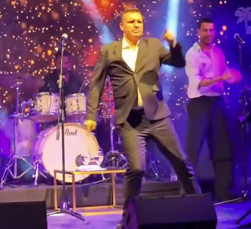 Rafet El Roman'ın Dubai konserindeki sıra dışı dans şovu sosyal medyada gündem oldu - Resim: 2