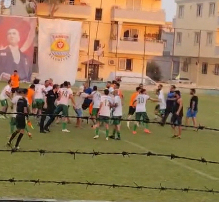 Futbol turnuvasında sahanın içi savaş yerine döndü - Resim: 2