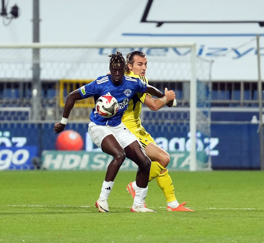 Fenerbahçe’de puan kayıpları devam ediyor: Kasımpaşa'da puanlar paylaşıldı - Resim: 1