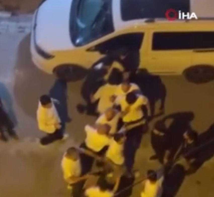 Düğünde havaya atılan parayı çocuklar alıp kaçınce aileler birbirine girdi - Resim: 4