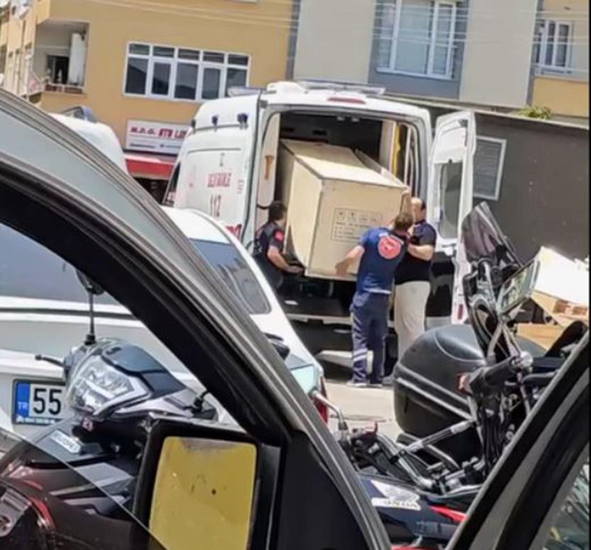 Pes dedirten görüntü! Ambulansı gören dönüp bir daha baktı - Resim: 1