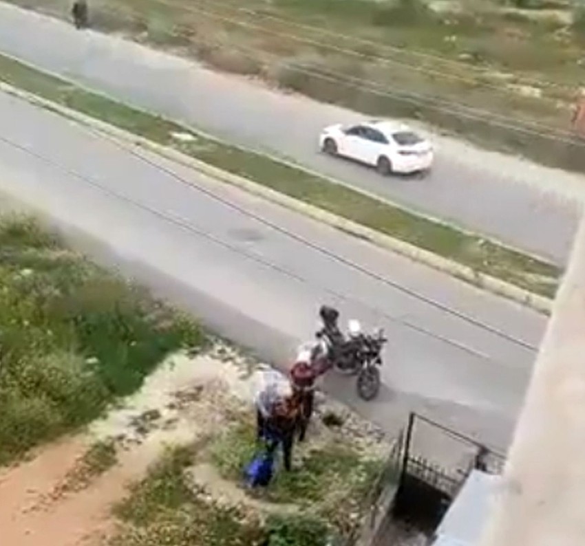 Polis şiddeti kamerada: 2 polis görevden uzaklaştırıldı - Resim: 4