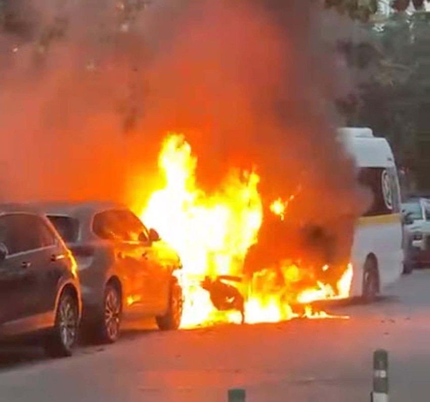 Öğrenci servisi alev alev yandı; faciadan dönüldü! - Resim: 1