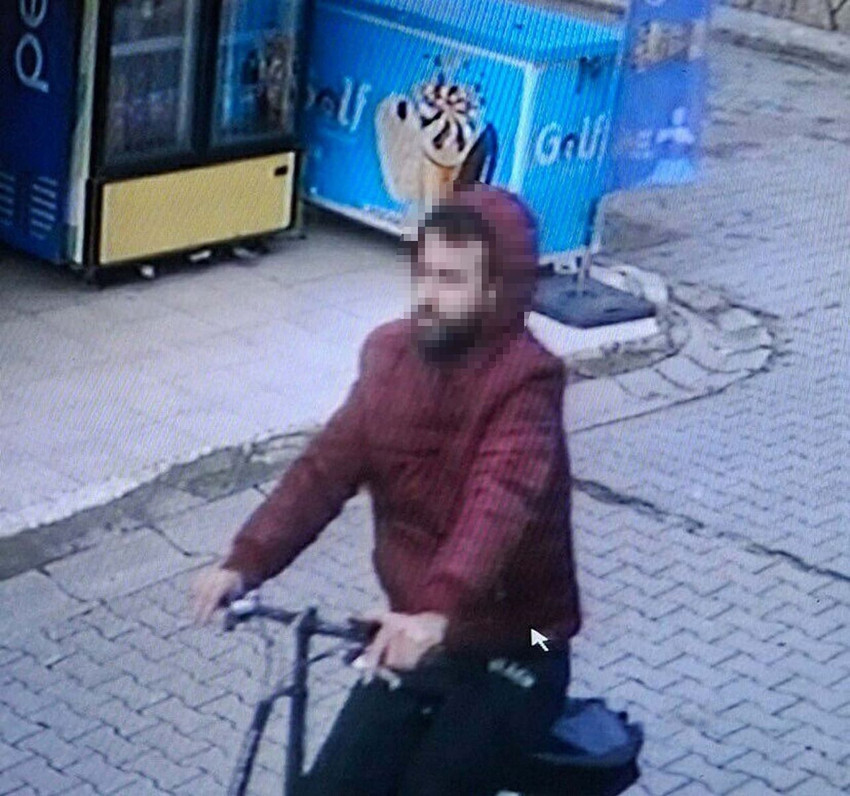 Sokak ortasında genç kadına iğrenç taciz kamerada - Resim: 3