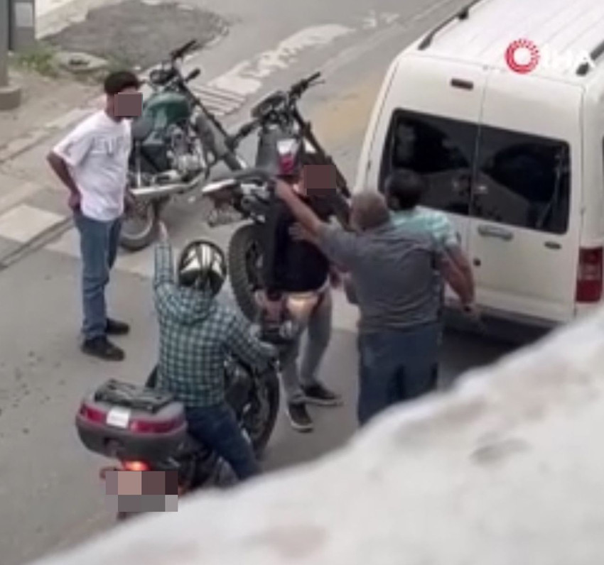 Trafikteki tartışmada eli kamalı trafik teröristi ortalığı birbirine kattı - Resim: 3