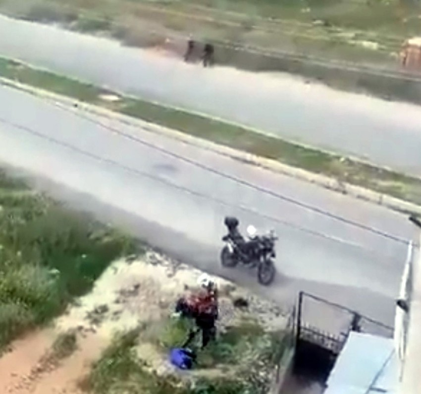 Polis şiddeti kamerada: 2 polis görevden uzaklaştırıldı - Resim: 2