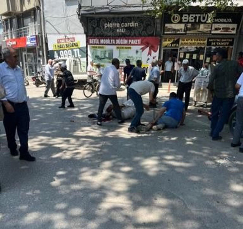 Cuma namazı çıkışında kanlı saldırı: Yaralılar var! - Resim: 1