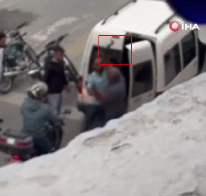 Trafikteki tartışmada eli kamalı trafik teröristi ortalığı birbirine kattı - Resim: 2