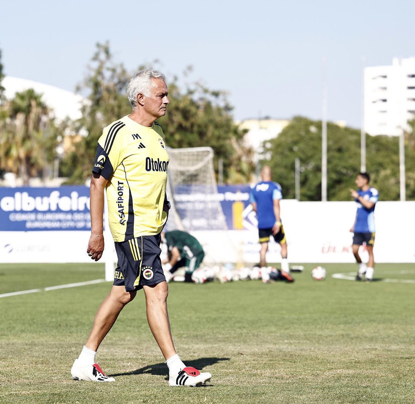 Fenerbahçe'de ayrılık kapıda: Mourinho 5 futbolcunun üstünü çizdi - Resim: 1