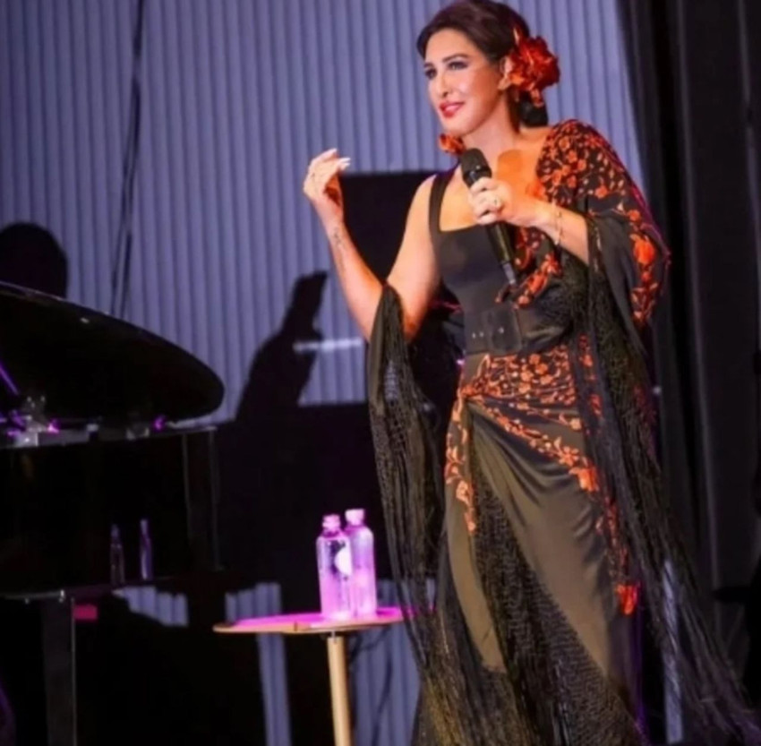 Tayt giyenlere savaş açan Nükhet Duru transparan tulumuyla olay oldu - Resim: 1