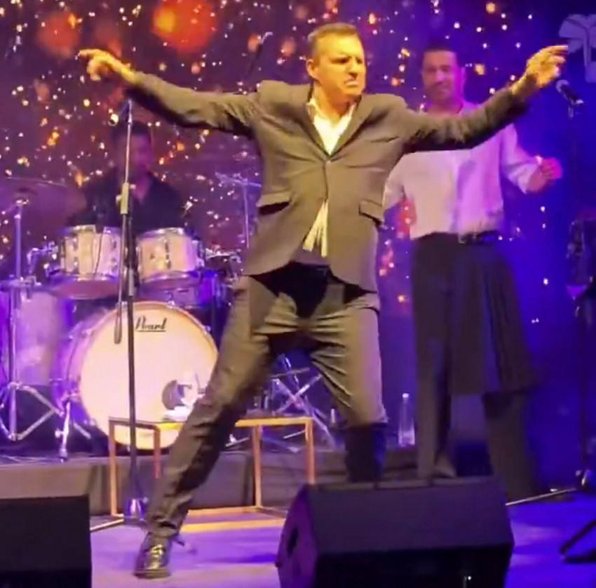 Rafet El Roman'ın Dubai konserindeki sıra dışı dans şovu sosyal medyada gündem oldu - Resim: 3